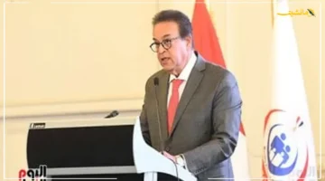 متابعة مباشرة.. وزير الصحة يتصل هاتفيًا بالمصابين بمضاعفات الرمد في مستشفيات التأمين 1